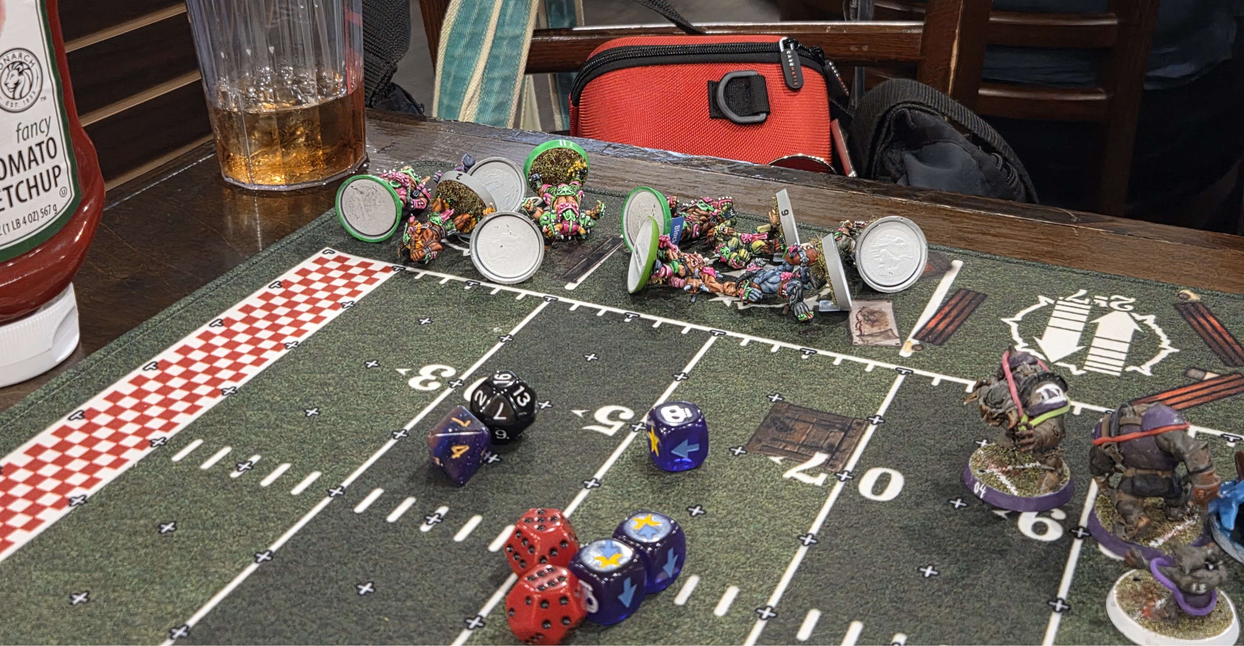 Foto da mesa em preparação para o jogo 1.
